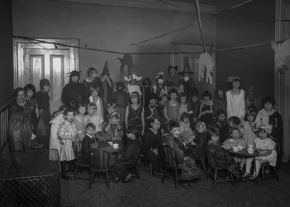 Gen-X & Elder Millennials Remember Halloween the Way It Used to Be